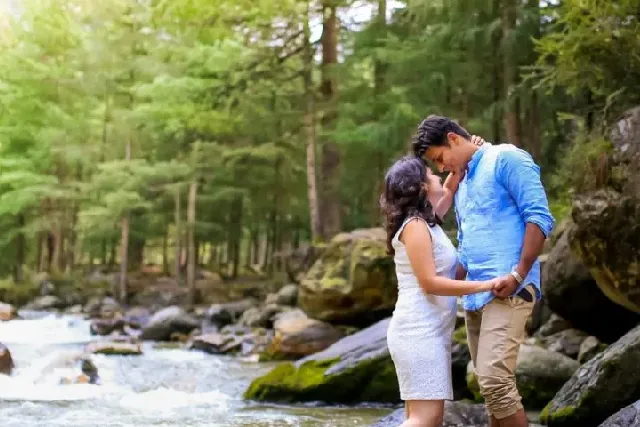 Kasol Kheerganga Honeymoon Trek Package